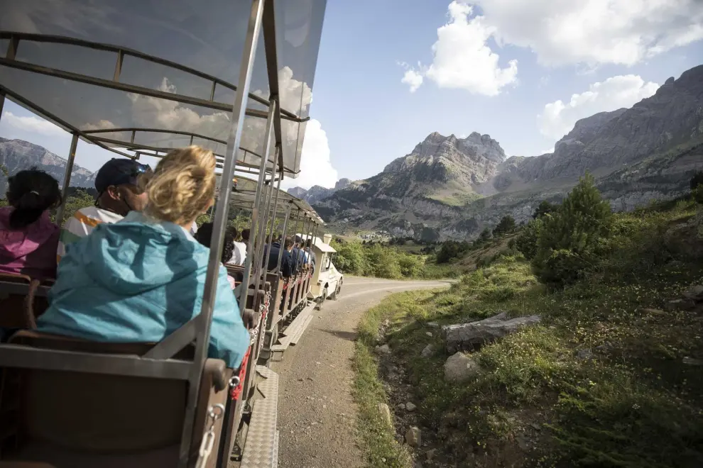 Tren turístico del Valle de Tena en el monte de Piedrafita