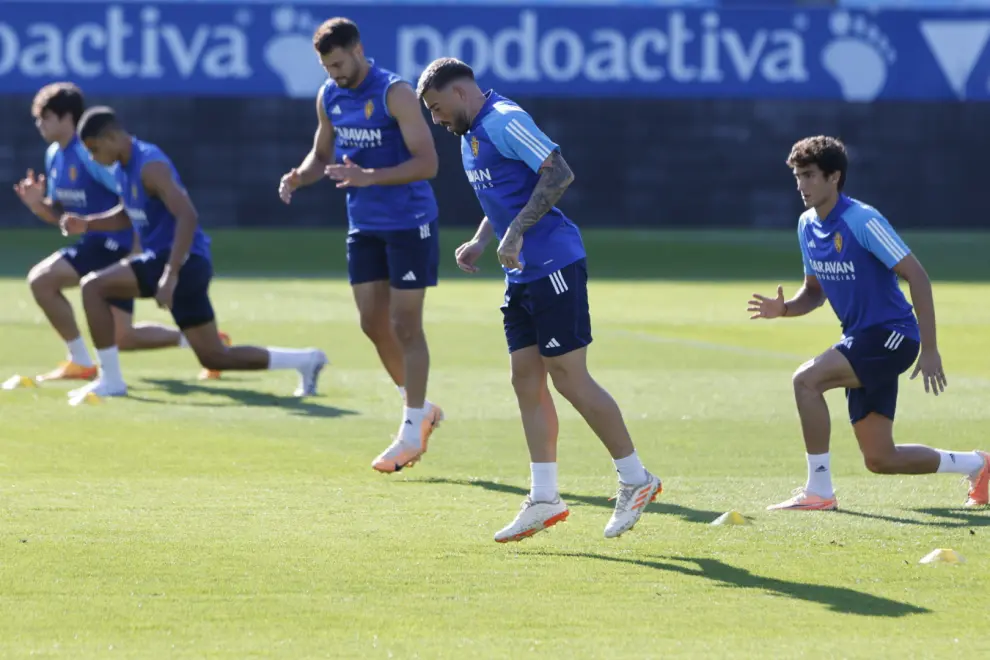 Imágenes del entrenamiento del equipo que dirige Fran Escribá en la Ciudad Deportiva. El Real Zaragoza ya mira al próximo rival, el Racing de Santander, en el duelo de la jornada 6 de Segunda División.