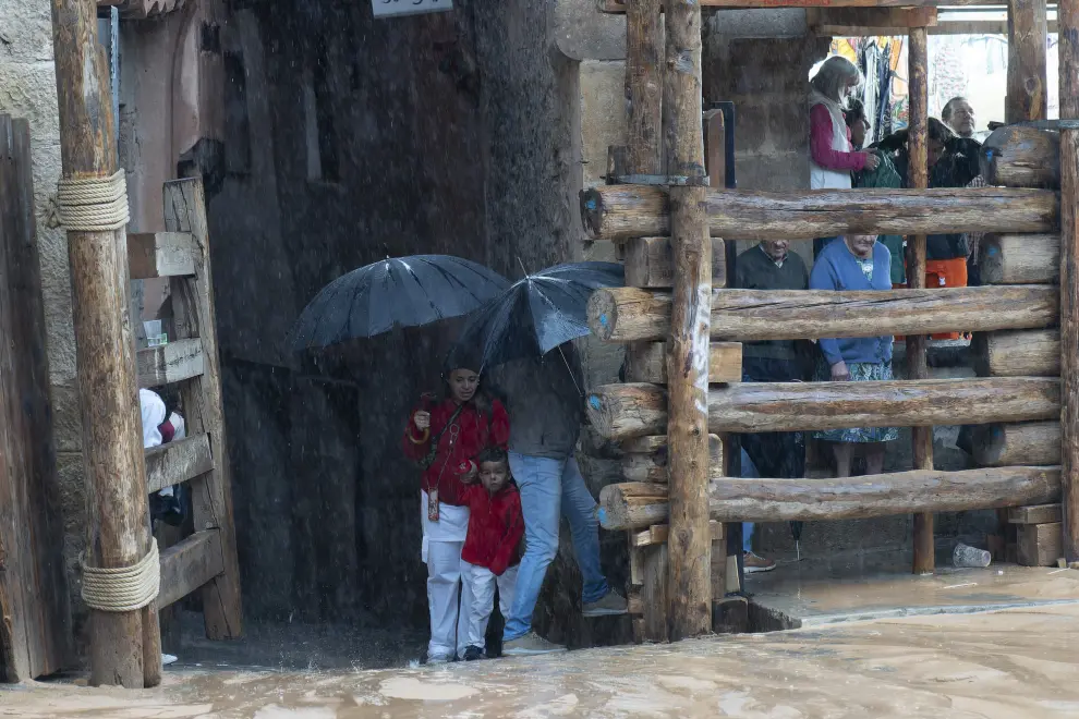 Las precipitaciones han obligado este viernes a suspender el encierro taurino previsto en la localidad turolense, que encara los últimos días de sus festejos populares.