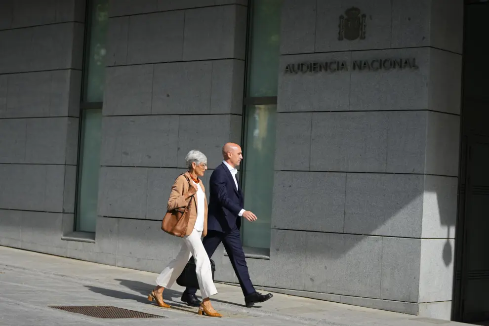The former president of Spain's soccer federation Luis Rubiales, right, arrives at the National Court in Madrid, Spain, Friday, Sept. 15, 2023. Spanish state prosecutors formally accused Rubiales last week of alleged sexual assault and an act of coercion after Rubiales kissed Spain forward Jenni Hermoso on the lips during the awards ceremony after Spain beat England to win the title on Aug. 20 in Sydney, Australia. (AP Photo/Manu Fernandez)