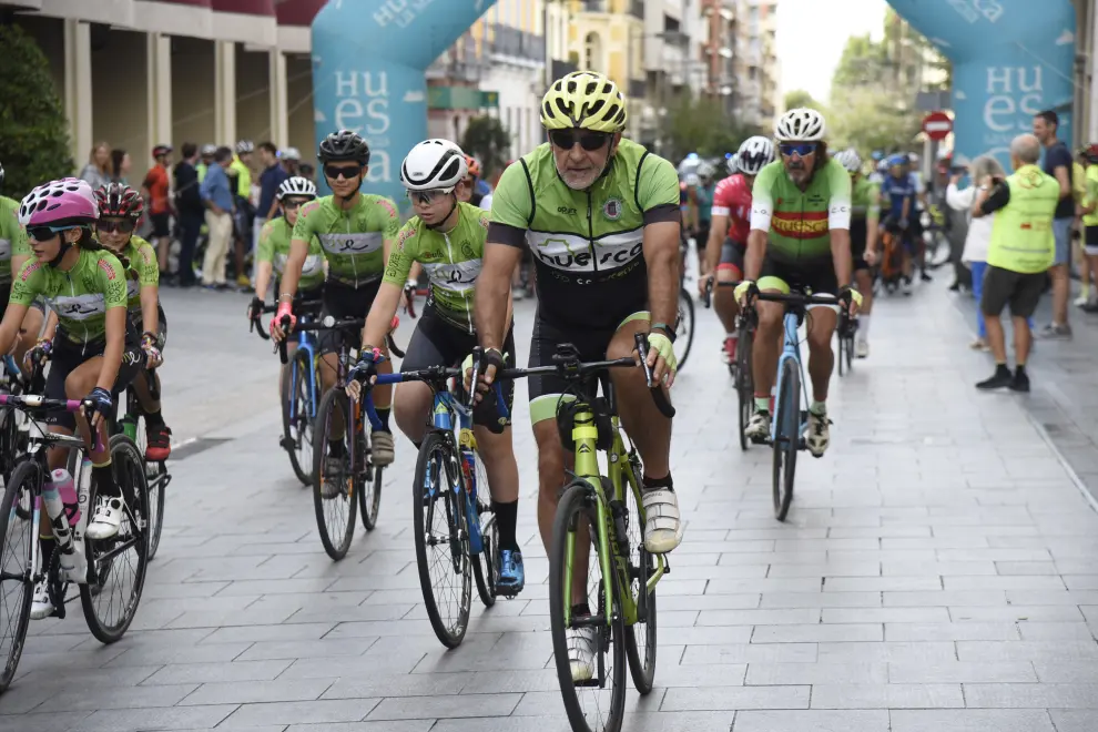 Carrera ciclista por la movilidad y lectura del manifiesto en Huesca por 17 9 23 Foto Javier Navarro[[[FOTOGRAFOS]]]