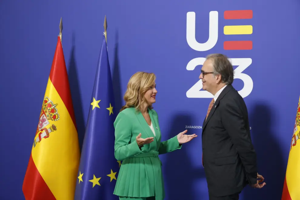 La ministra de Educación en funciones, Pilar Alegría, recibe a sus homólogos en la cumbre de Zaragoza.