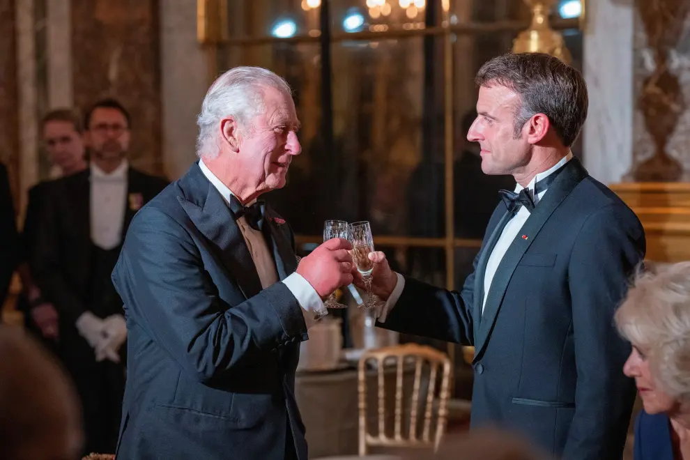 Macron ofrece una suntuosa cena a Carlos III en el Palacio de Versalles