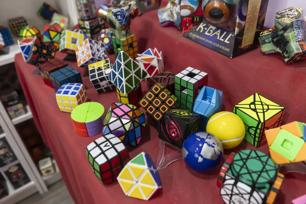 Algunos de los modelos de cubos de su catálogo.