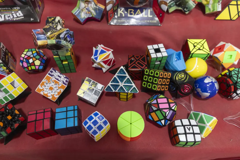 Algunos de los modelos de cubos de su catálogo.