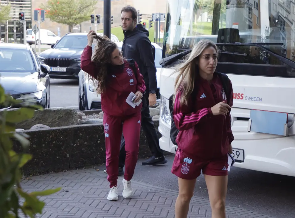 Fotos de la llegada de la selección española de fútbol femenino a Suecia