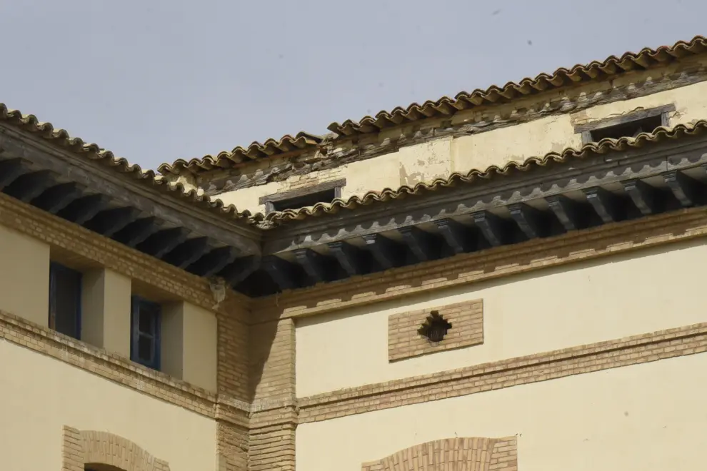 Después de 15 años sin uso, el ala izquierda de la antigua Residencia de Niños de Huesca, donde se ubicará Medicina y Enfemería, está muy degradada.