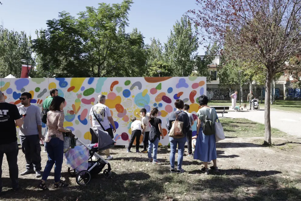 El Festival Asalto llena de color las calles del barrio de La Jota de Zaragoza.