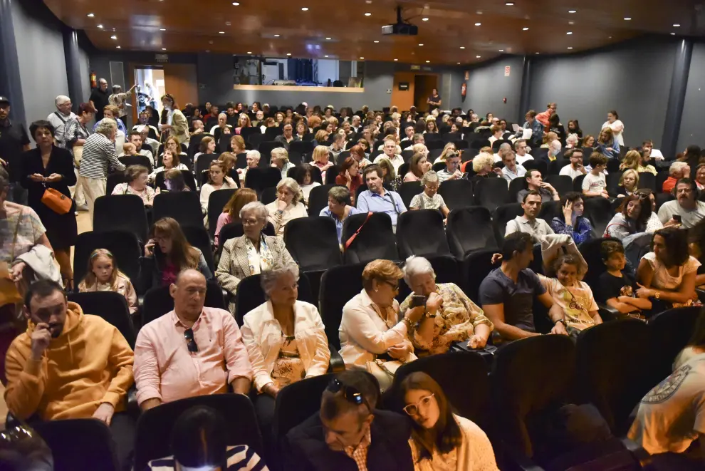 Más de 250 personas asistieron a la cata solidaria de los tres mejores bombones artesanos de España 2023, entre ellos el del oscense Raúl Bernal.