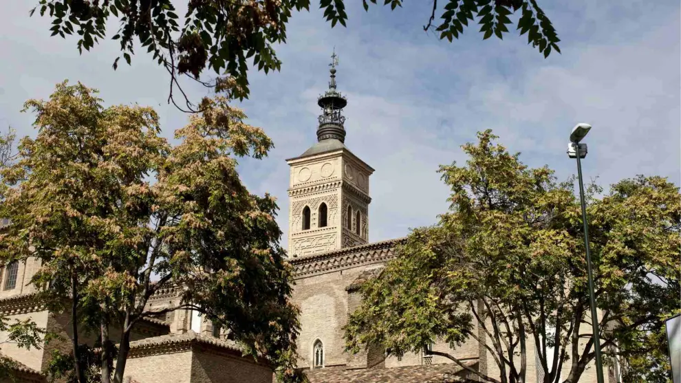 Panorámica del campanario de San Miguel en Zaragoza