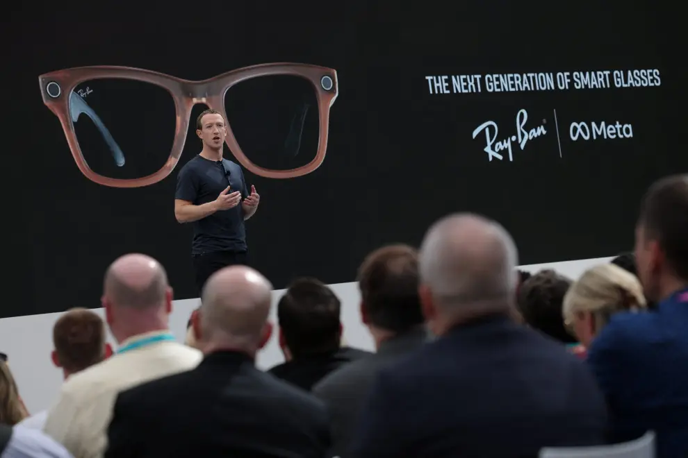 Meta CEO Mark Zuckerberg delivers a speech at the Meta Connect event at the company's headquarters in Menlo Park, California, U.S., September 27, 2023. REUTERS/Carlos Barria META PLATFORMS-VIRTUAL REALITY/