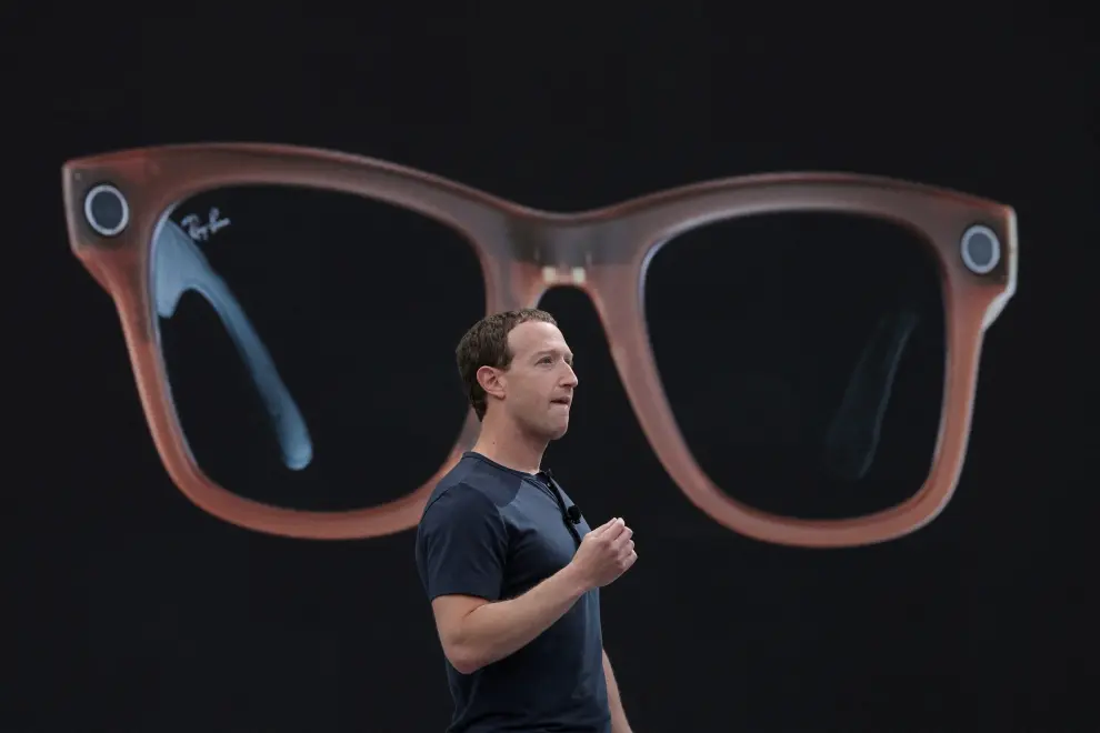 Meta CEO Mark Zuckerberg and Meta Chief Technology Officer Andrew Bosworth attend the Meta Connect event at the company's headquarters in Menlo Park, California, U.S., September 27, 2023. REUTERS/Carlos Barria META PLATFORMS-VIRTUAL REALITY/