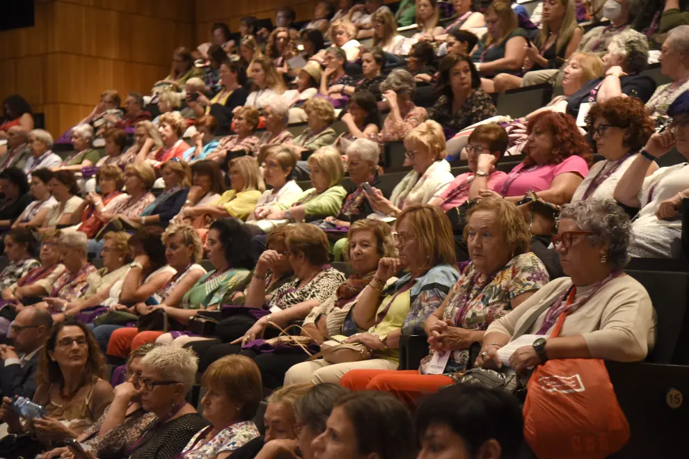 El encuentro de mujeres rurales ha llenado el palacio de congresos de Huesca.