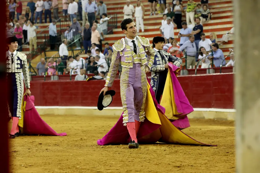 Vueltas al ruedo para Hoyos y Peñaranda en la apertura de la Feria taurina del Pilar 2023.