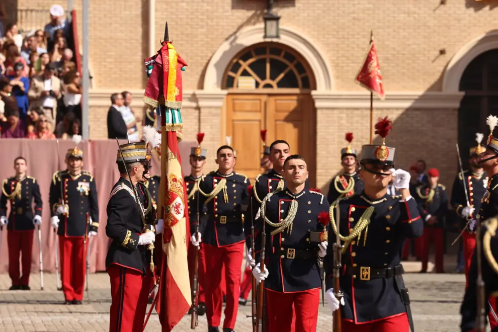 La princesa Leonor jura bandera en la Academia General Militar de Zaragoza ante los Reyes