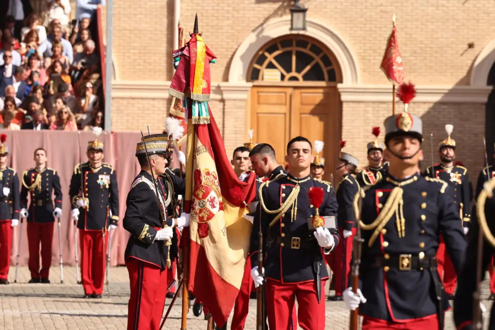 La princesa Leonor jura bandera en la Academia General Militar de Zaragoza ante los Reyes