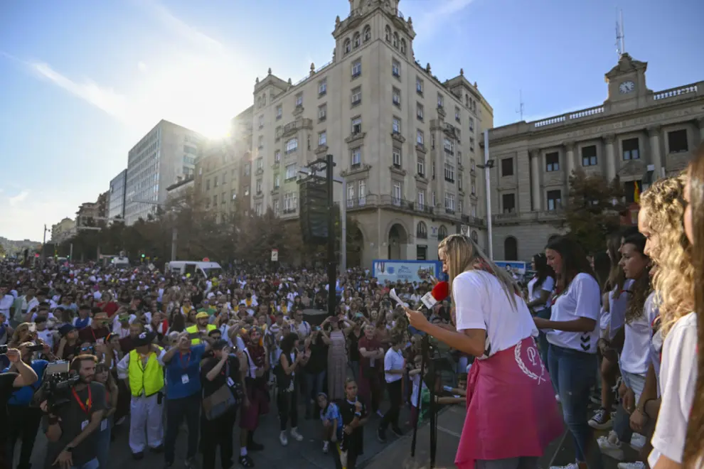 El calor ha sido el protagonista de la primera jornada festiva en Zaragoza