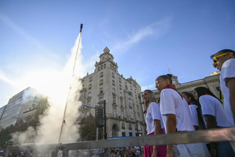 El calor ha sido el protagonista de la primera jornada festiva en Zaragoza