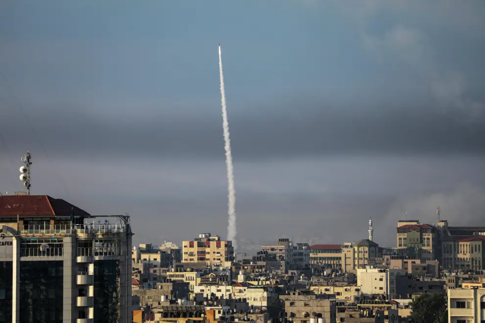 Gaza (---), 07/10/2023.- A rocket is launched from the coastal Gaza strip towards Israel by militants of the Ezz Al-Din Al Qassam militia, the military wing of Hamas movement, in Gaza City, 07 October 2023. Rocket barrages were launched from the Gaza Strip early Saturday in a surprise attack claimed by the Islamist movement Hamas. EFE/EPA/MOHAMMED SABER
 MIDEAST ISRAEL PALESTINIANS GAZA CONFLICT