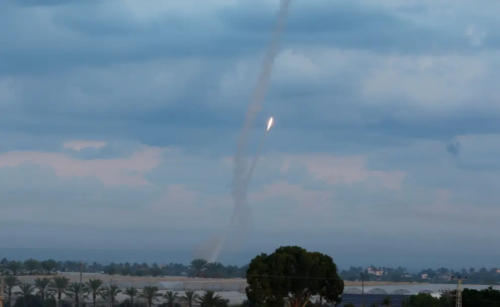 Rockets are fired by Palestinian militants into Israel, in Gaza City October 7, 2023. REUTERS/Ibraheem Abu Mustafa ISRAEL-PALESTINIANS/GAZA