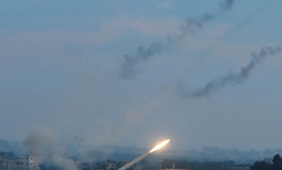 Rockets are fired by Palestinian militants into Israel, in Gaza October 7, 2023. REUTERS/Ibraheem Abu Mustafa ISRAEL-PALESTINIANS/GAZA