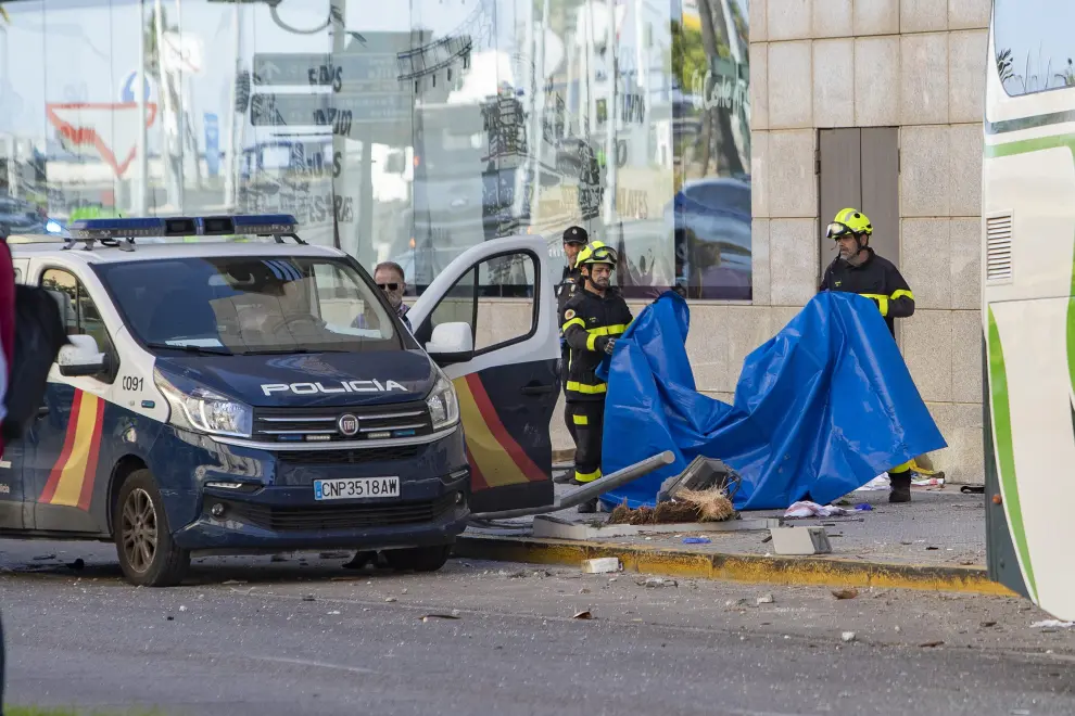 Tres fallecidos y dos heridos graves al ser arrollados por un autobús que perdió el control en Cádiz