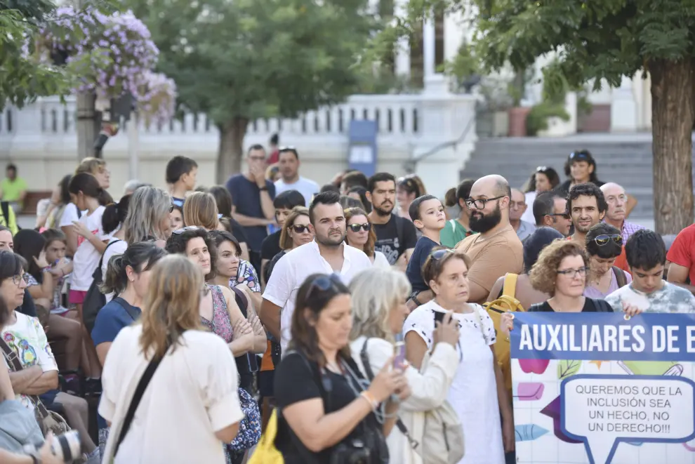 Alrededor de 300 personas han acudido a la concentración en Huesca.
