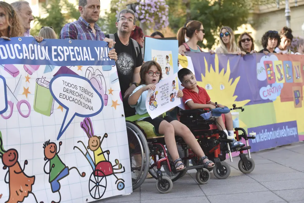 Alrededor de 300 personas han acudido a la concentración en Huesca.
