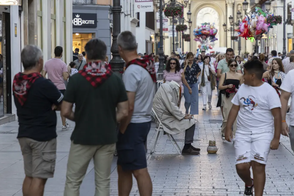 Ambiente en las calles de Zaragoza en el miércoles de Fiestas del Pilar 2023