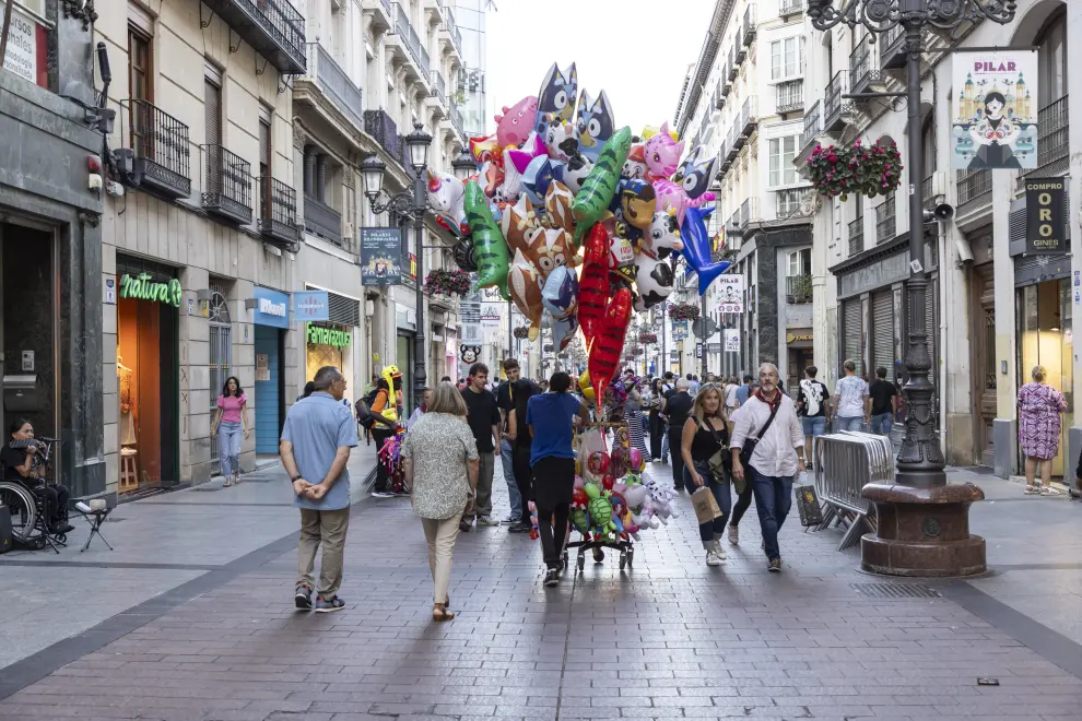 Ambiente en las calles de Zaragoza en el miércoles de Fiestas del Pilar 2023