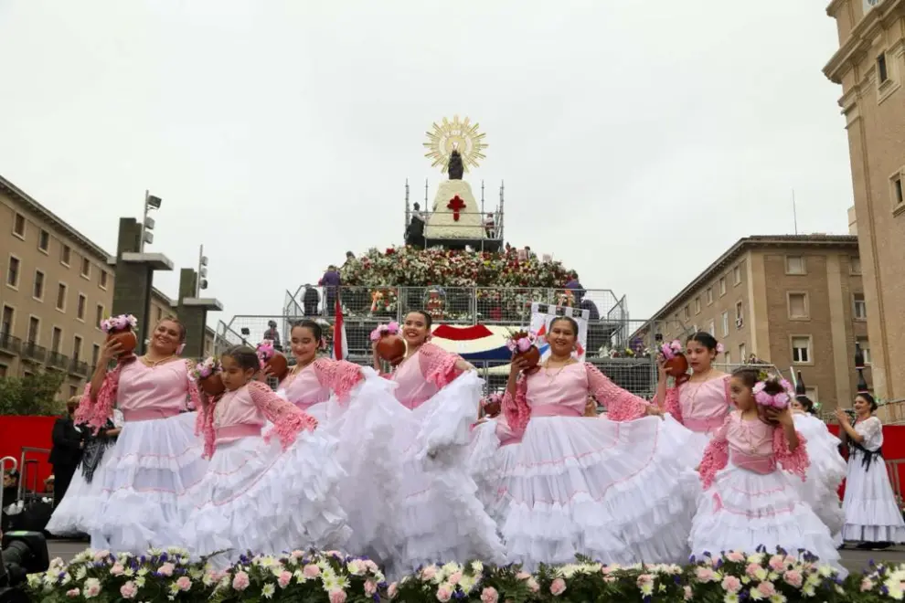 Grupo de Paraguay, país invitado a la Ofrenda de Flores de 2023.