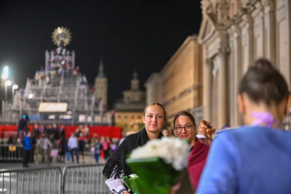 La Ofrenda de Flores 2023 a la Virgen del Pilar en Zaragoza, en fotos.