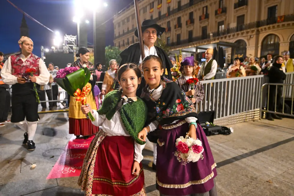 La Ofrenda de Flores 2023 a la Virgen del Pilar en Zaragoza, en fotos.