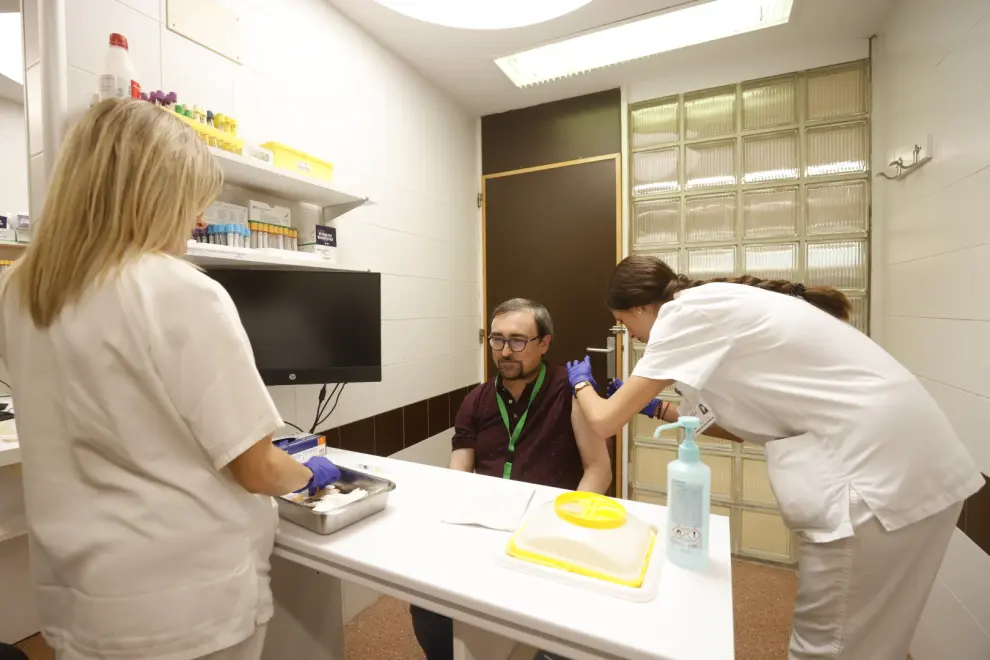Vacunación de covid y de gripe de profesionales sanitarios del Hospital Clínico Universitario de Zaragoza