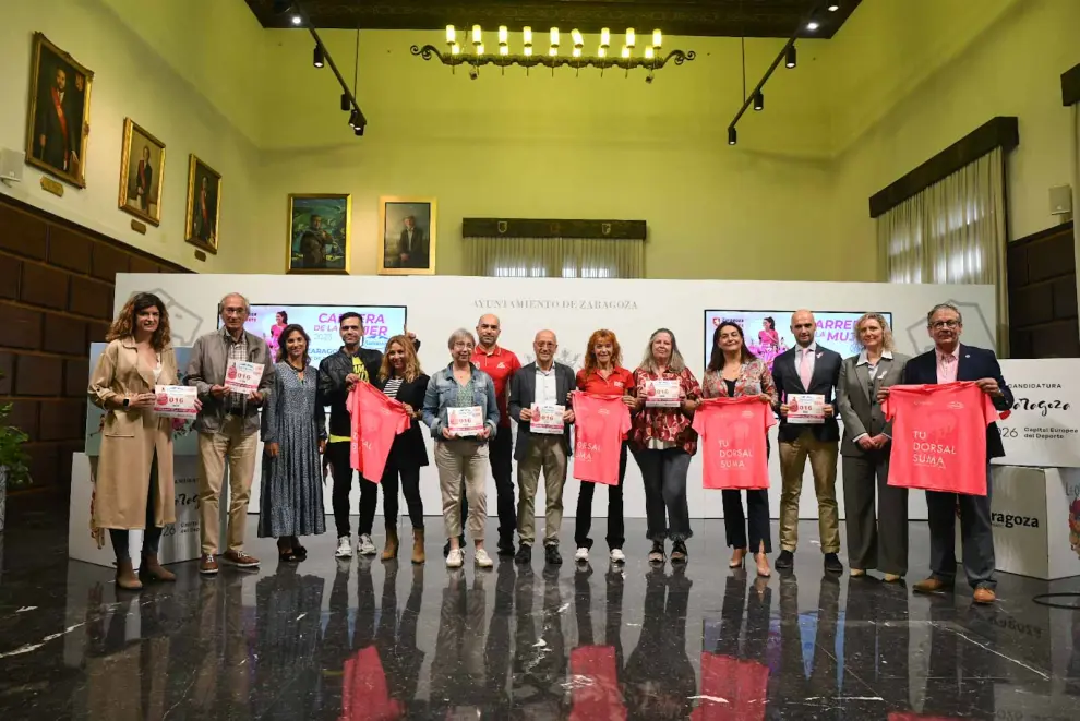 Fotos de la presentación de la Carrera de la Mujer en el Ayuntamiento de Zaragoza