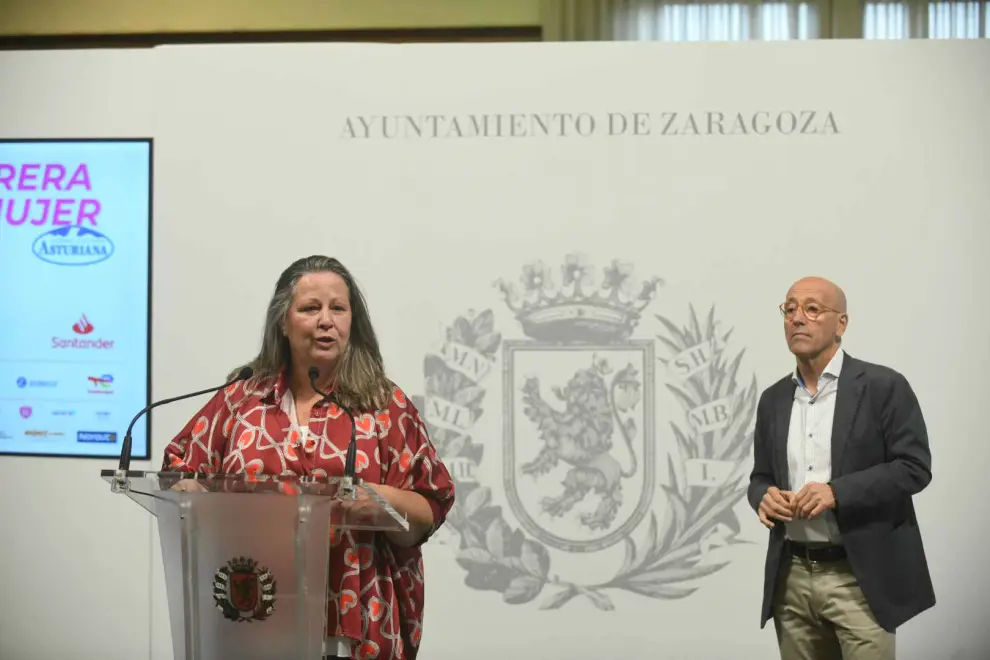 Fotos de la presentación de la Carrera de la Mujer en el Ayuntamiento de Zaragoza