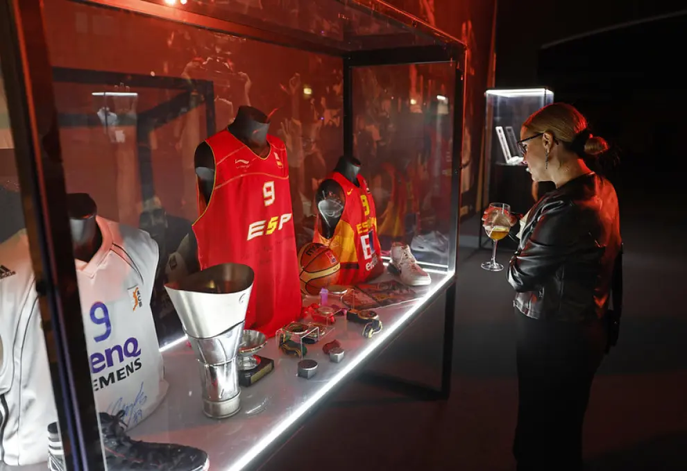 El Salón de la Fama del Baloncesto Español ha celebrado la ceremonia de ingresos en el estadio de La Cartuja en Sevilla