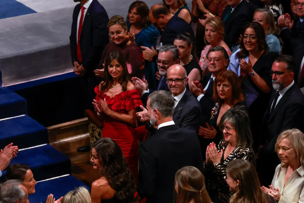 Attendees applaud Spain's King Felipe VI and Queen Letizia, Princess Leonor and Infanta Sofia as they attend the ceremony of the 2023 Princess of Asturias Awards at Campoamor Theatre in Oviedo, Spain, October 20, 2023. REUTERS/Vincent West
