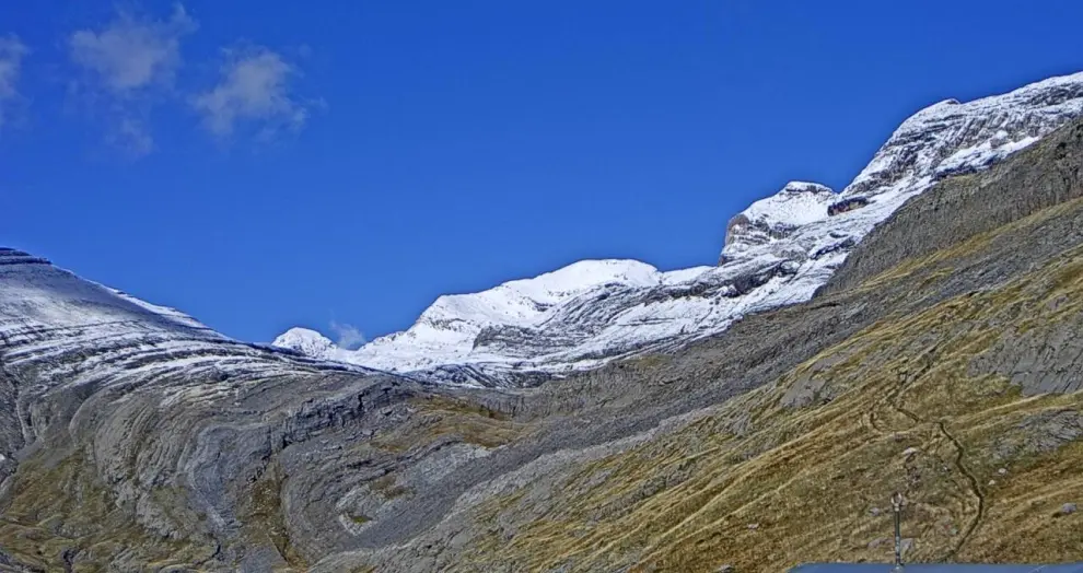 Aline ha dejado una fina capa de nieve en cotas altas de Astún y en las cumbres del entorno de los refugios de Respomuso, Bachimaña y Góriz.