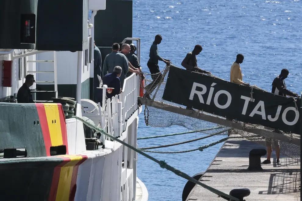 Llegada de inmigrantes este sábado a las islas Canarias en siete precarias embarcaciones.
