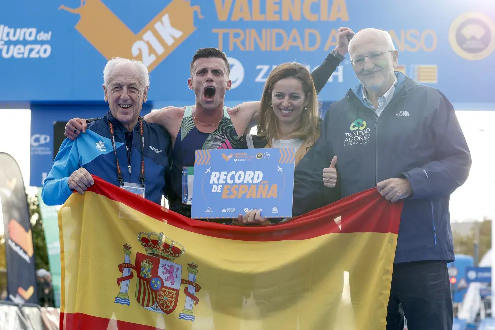 Media maratón de Valencia 2023:Carlos Mayo (2i) y Laura Luengo batieron el récord nacional de la distancia