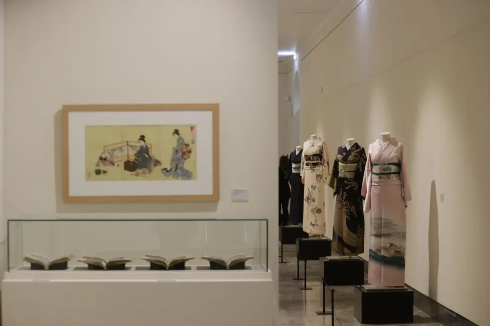Imágenes de la visita al Museo de Zaragoza del embajador de Japón, Takahiro Nakamae