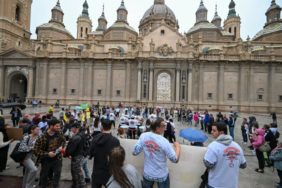Batucada por el centro de Zaragoza con motivo del Día de las personas sin hogar