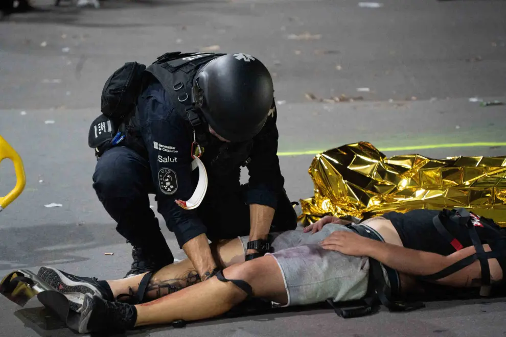 "Barcelona carries out the largest terrorist attack drill ever conducted in Spain at the Sants station, in Barcelona. More than 250 extras and more than 300 emergency responders from different agencies have participated." "Barcelona lleva a cabo el simulacro de atentado terrorista ms grande jams realizado en Espaa en la estacin de Sants, en Barcelona. Han participado ms de 250 figurantes y ms de 300 efectivos de diferentes cuerpos de emergencia." Eric Renom/LaPresse