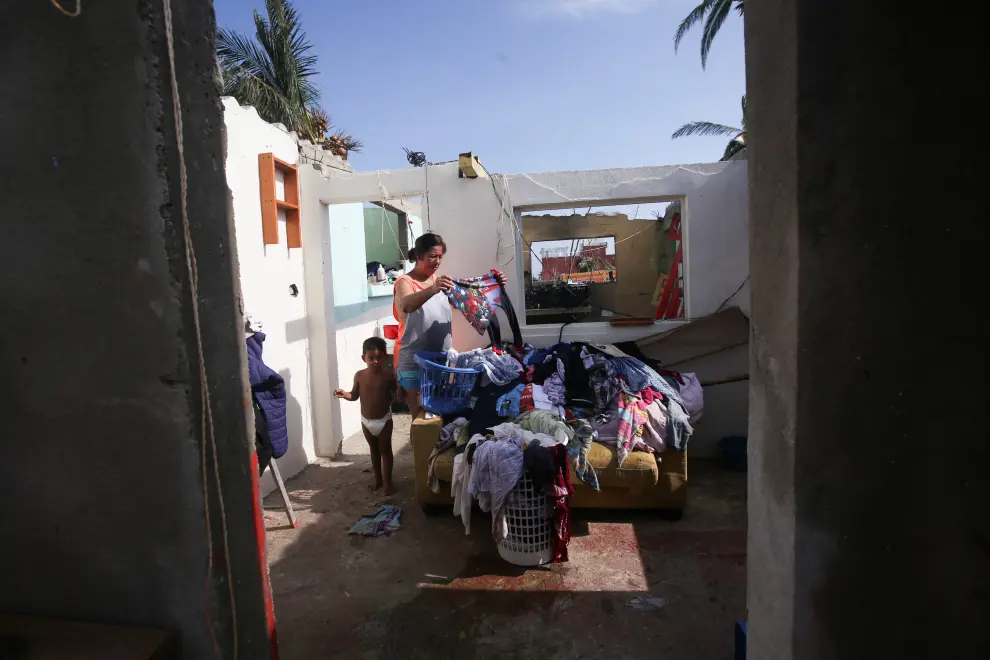 People stand inside a damaged property, in the aftermath of Hurricane Otis, in Acapulco, Mexico, October 27, 2023. REUTERS/Quetzalli Nicte-Ha STORM-OTIS/