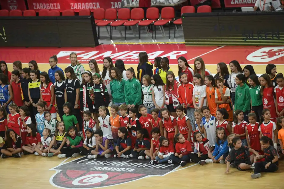 Día del baloncesto femenino aragonés en el partido Casademont Zaragoza-Celta Zorka Recalvi, en el pabellón Príncipe Felipe
