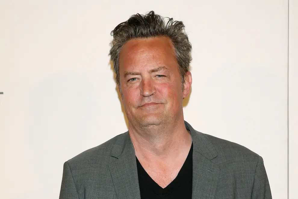 FILE PHOTO: Actor Matthew Perry watches the NBA game between Los Angeles Lakers and Denver Nuggets in Los Angeles November 6, 2005. REUTERS/Lucy Nicholson/File Photo PEOPLE-MATTHEW PERRY/