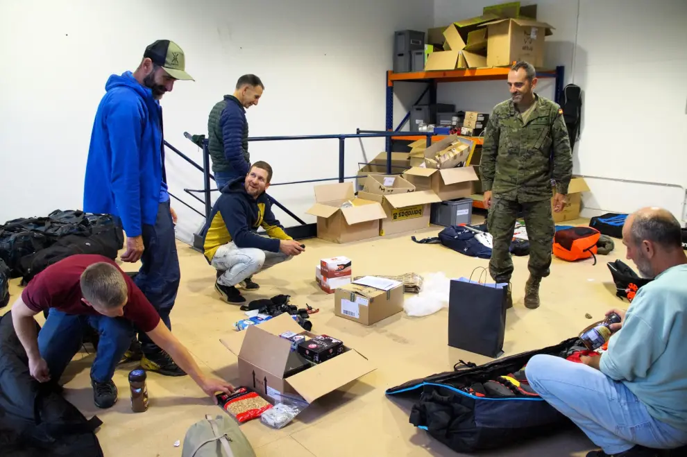 Preparativos en Jaca del Grupo Militar de Alta Montaña que viaja a Chile.