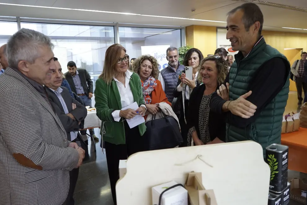 Más de un centenar de personas han asistido al primer encuentro de productores agroalimentarios, empresas transformadoras y sector hostelero en Huesca.