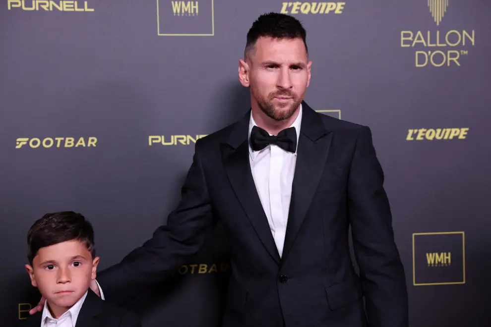 Lionel Messi, posa en la gala del Balón de Oro 2023 en el Teatro del Châtelet de París